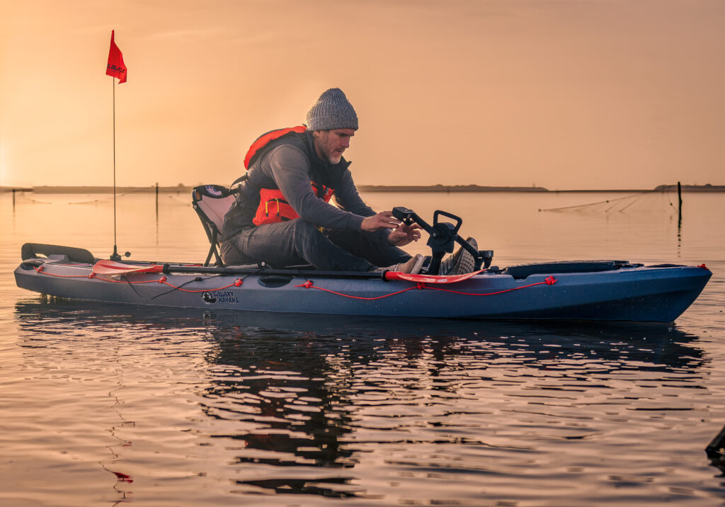 Foto di un Galaxy Kayak a Pedali durante una sessione di Pesca