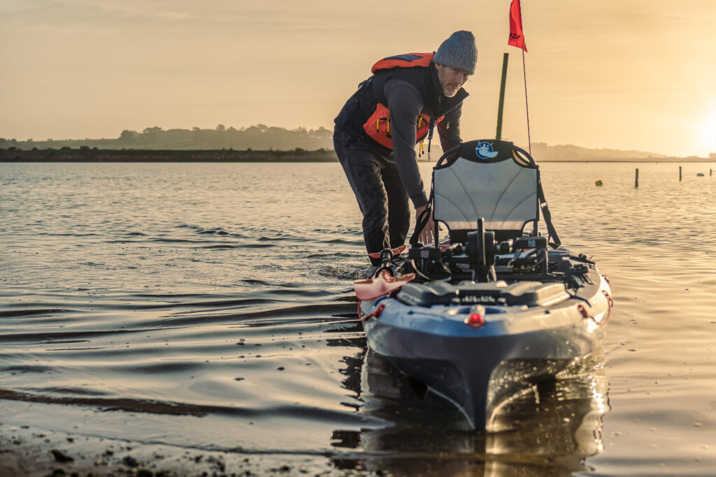 Foto di kayak da Pesca Galaxy con Pescatore pronto per iniziare sessione di Pesca